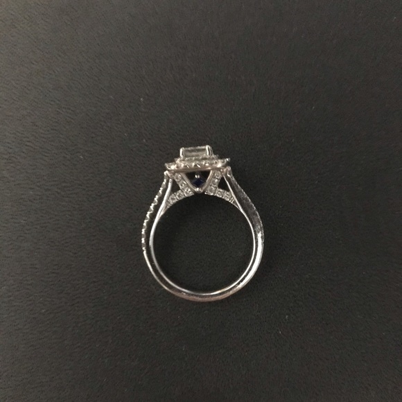 Vera Wang Engagement ring! - Picture 3 of 3